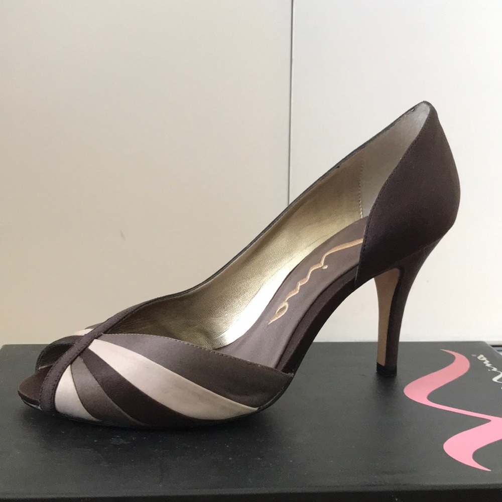 Nina gold and brown heels size 7.5